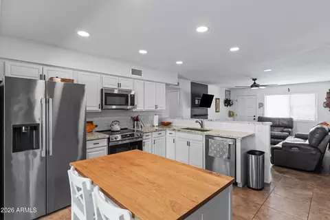 Kitchen - 2958 E Contessa St, Mesa, AZ 85213 photo 2 of 3
