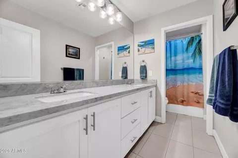 Bath - 3109 E Monterosa St, Phoenix, AZ 85016 photo 3 of 4