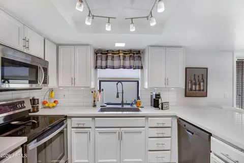 Kitchen - 6502 N 10th Pl, Phoenix, AZ 85014 photo 1 of 3