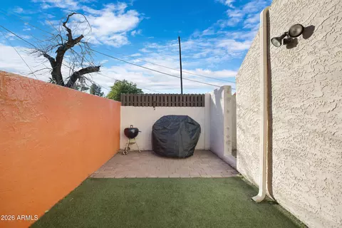 Exterior - 6502 N 10th Pl, Phoenix, AZ 85014 photo 3 of 6