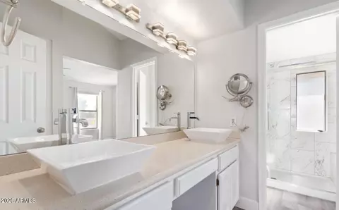 Bath - 6502 N 10th Pl, Phoenix, AZ 85014 photo 3 of 4