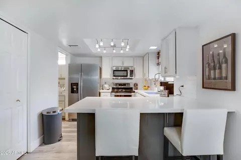 Kitchen - 6502 N 10th Pl, Phoenix, AZ 85014 photo 2 of 3