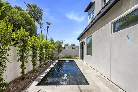 Exterior - 5929 N 14th St, Phoenix, AZ 85014 photo 4 of 8