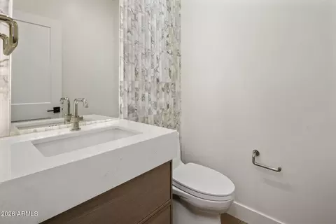 Bath - 5929 N 14th St, Phoenix, AZ 85014 photo 1 of 7