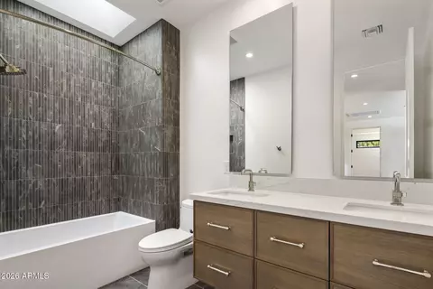 Bath - 5929 N 14th St, Phoenix, AZ 85014 photo 7 of 7