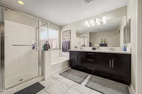 Bath - 4640 E Beck Ln, Phoenix, AZ 85032 photo 2 of 5