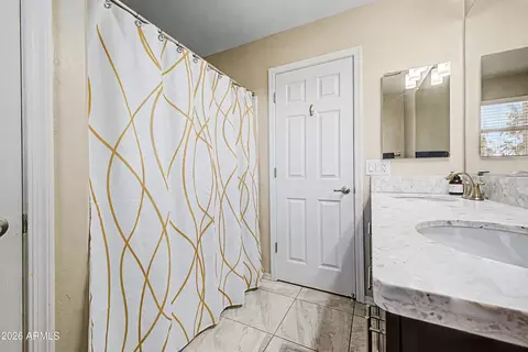 Bath - 4640 E Beck Ln, Phoenix, AZ 85032 photo 5 of 5