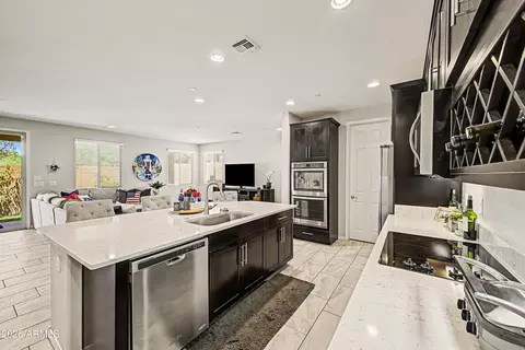 Kitchen - 4640 E Beck Ln, Phoenix, AZ 85032 photo 3 of 4