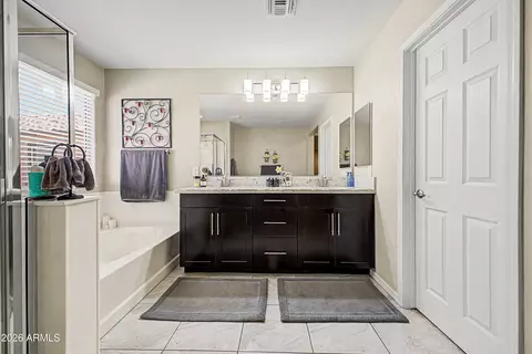 Bath - 4640 E Beck Ln, Phoenix, AZ 85032 photo 3 of 5