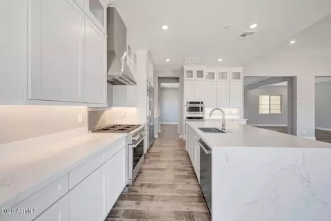 Kitchen - 698 W Ridge Rd, Apache Junction, AZ 85120 photo 4 of 4