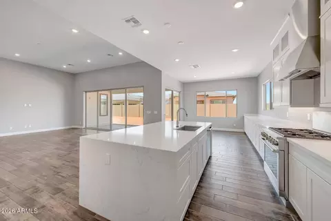 Kitchen - 698 W Ridge Rd, Apache Junction, AZ 85120 photo 3 of 4