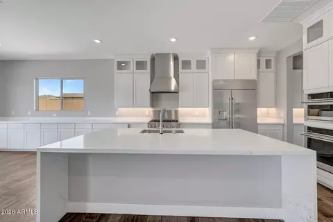 Kitchen - 698 W Ridge Rd, Apache Junction, AZ 85120 photo 2 of 4