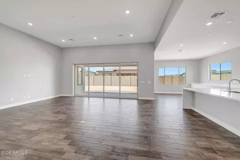 Living - 698 W Ridge Rd, Apache Junction, AZ 85120 photo 5 of 12