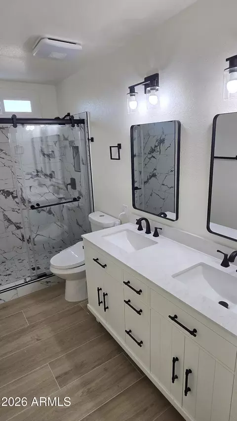 Bath - 204 E Fleet Dr, Tempe, AZ 85283 photo 1 of 5