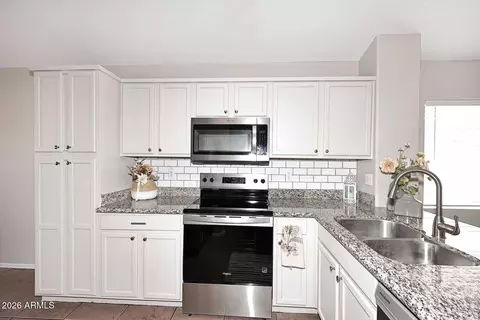 Kitchen - 11507 E Contessa St, Mesa, AZ 85207 photo 5 of 7