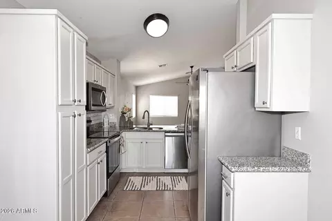 Kitchen - 11507 E Contessa St, Mesa, AZ 85207 photo 4 of 7