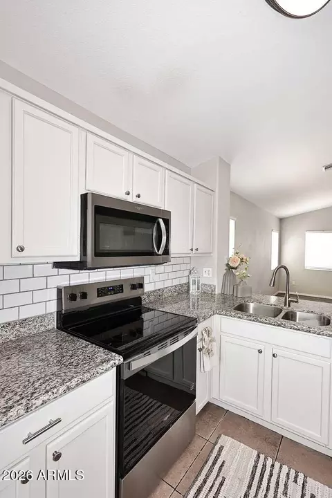 Kitchen - 11507 E Contessa St, Mesa, AZ 85207 photo 6 of 7