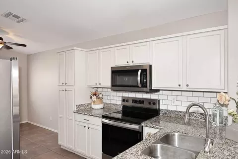Kitchen - 11507 E Contessa St, Mesa, AZ 85207 photo 2 of 7