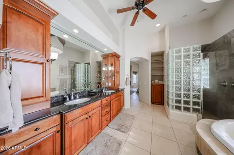Bath - 925 E Valencia Dr, Phoenix, AZ 85042 photo 3 of 5