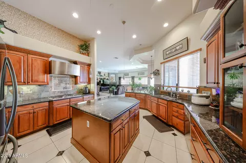 Kitchen - 925 E Valencia Dr, Phoenix, AZ 85042 photo 1 of 5