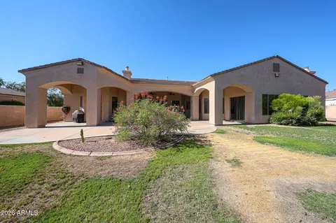 Exterior - 925 E Valencia Dr, Phoenix, AZ 85042 photo 4 of 7