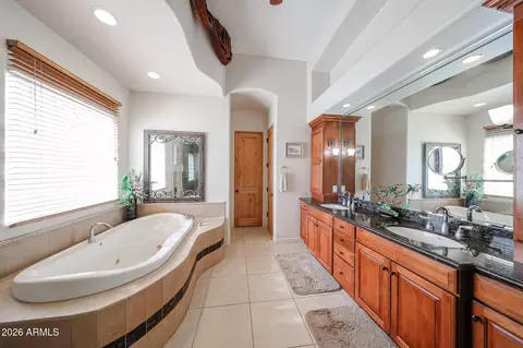 Bath - 925 E Valencia Dr, Phoenix, AZ 85042 photo 1 of 5