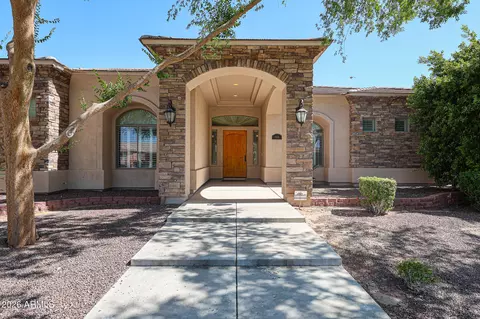 Exterior - 925 E Valencia Dr, Phoenix, AZ 85042 photo 2 of 7