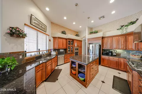Kitchen - 925 E Valencia Dr, Phoenix, AZ 85042 photo 3 of 5