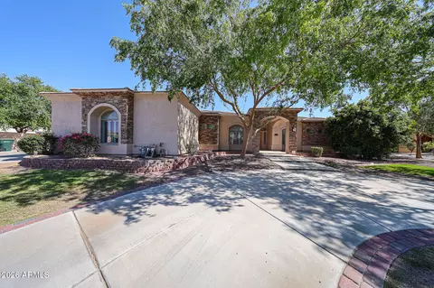 Exterior - 925 E Valencia Dr, Phoenix, AZ 85042 photo 1 of 7