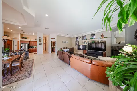 Living - 925 E Valencia Dr, Phoenix, AZ 85042 photo 1 of 2