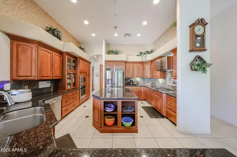 Kitchen - 925 E Valencia Dr, Phoenix, AZ 85042 photo 2 of 5