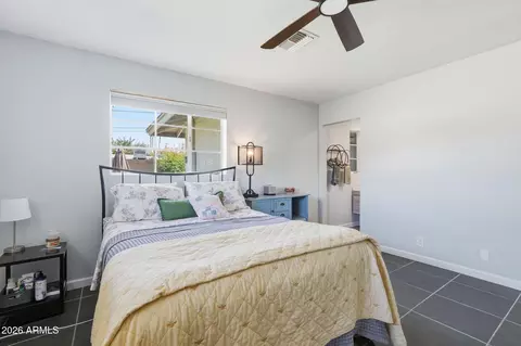 Bedroom - 1321 Earll Dr, Phoenix, AZ 85014 photo 1 of 3