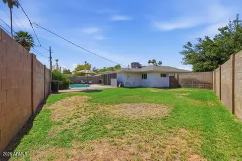 Exterior - 1321 Earll Dr, Phoenix, AZ 85014 photo 9 of 14