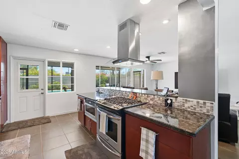 Kitchen - 1321 Earll Dr, Phoenix, AZ 85014 photo 5 of 6