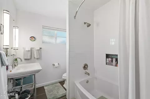 Bath - 1321 Earll Dr, Phoenix, AZ 85014 photo 2 of 2