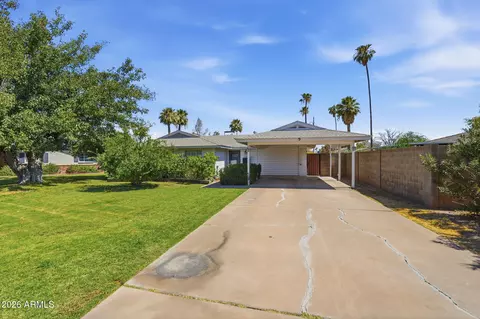 Exterior - 1321 Earll Dr, Phoenix, AZ 85014 photo 2 of 14