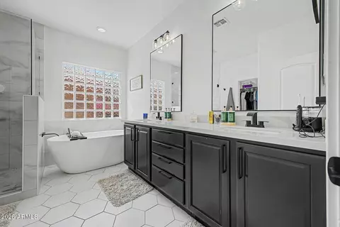 Bath - 3918 E Rockingham Rd, Phoenix, AZ 85050 photo 1 of 3