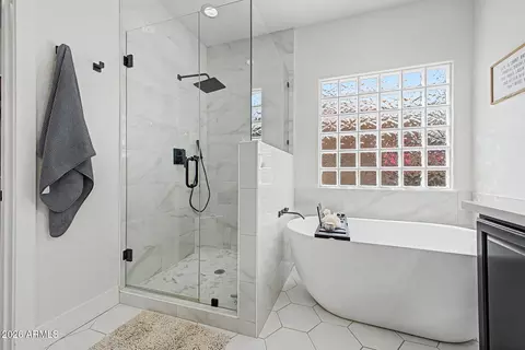 Bath - 3918 E Rockingham Rd, Phoenix, AZ 85050 photo 2 of 3