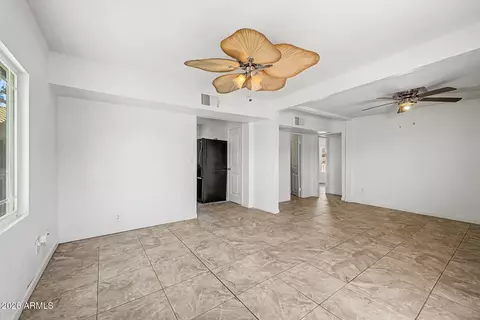 Living - 1010 E Chipman Rd, Phoenix, AZ 85040 photo 3 of 3