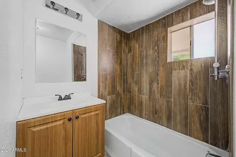 Bath - 1010 E Chipman Rd, Phoenix, AZ 85040 photo 1 of 1