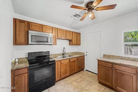 Kitchen - 1010 E Chipman Rd, Phoenix, AZ 85040 photo 1 of 1