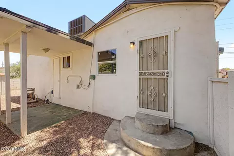Exterior - 1010 E Chipman Rd, Phoenix, AZ 85040 photo 7 of 8