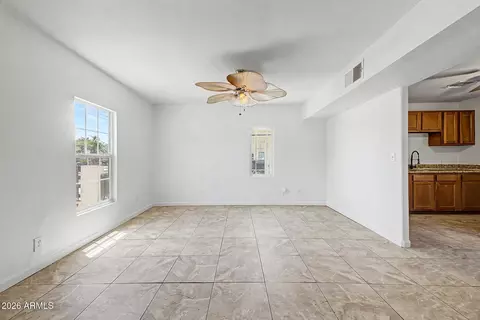 Living - 1010 E Chipman Rd, Phoenix, AZ 85040 photo 2 of 3