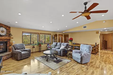 Living - 804 E Phoenix St, Payson, AZ 85541 photo 3 of 4