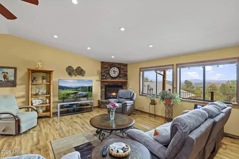 Living - 804 E Phoenix St, Payson, AZ 85541 photo 1 of 4