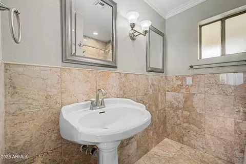 Bath - 3011 E Winchcomb Dr, Phoenix, AZ 85032 photo 7 of 11