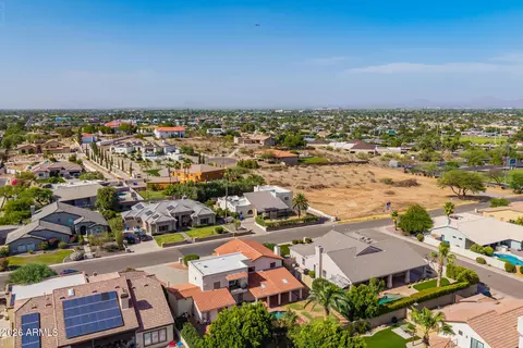 View/Area - 3011 E Winchcomb Dr, Phoenix, AZ 85032 photo 8 of 13