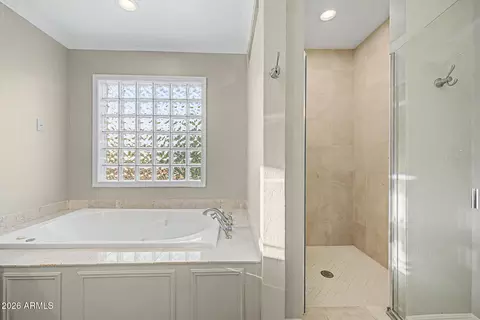 Bath - 3011 E Winchcomb Dr, Phoenix, AZ 85032 photo 6 of 11