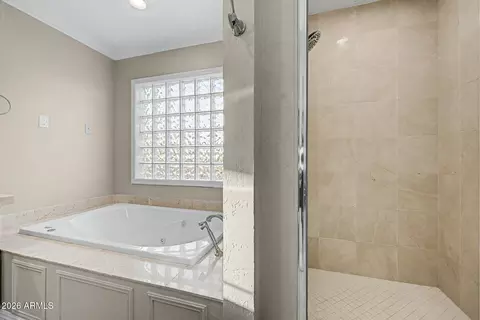 Bath - 3011 E Winchcomb Dr, Phoenix, AZ 85032 photo 4 of 11