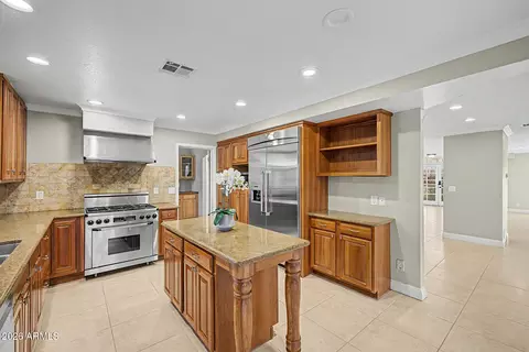 Kitchen - 3011 E Winchcomb Dr, Phoenix, AZ 85032 photo 2 of 8